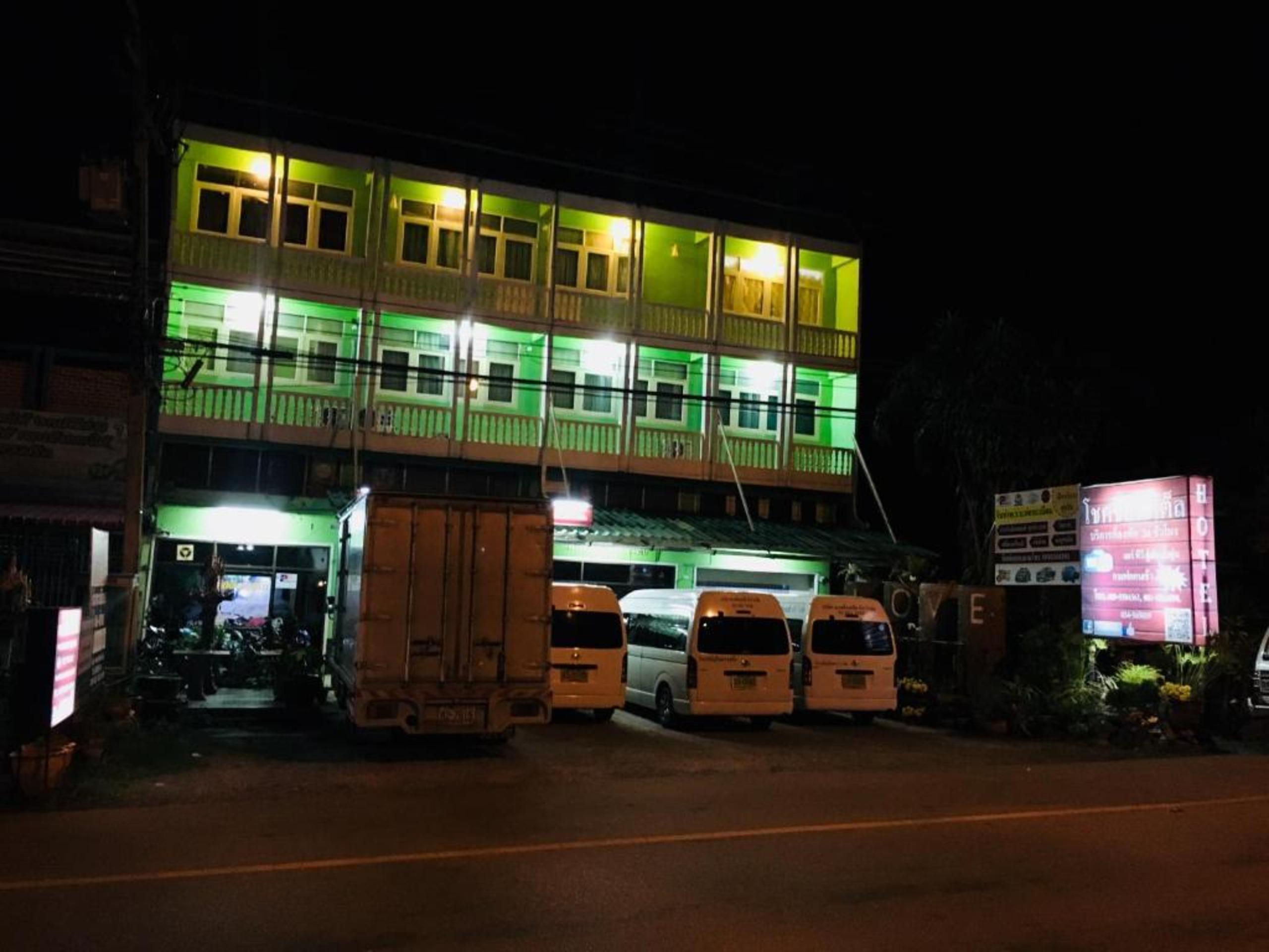 Chokchai Hotel Ban Huai Maenam Noi Extérieur photo